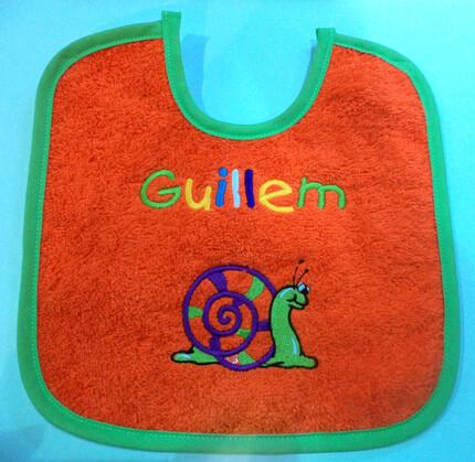 babero,pequeño,bordado,nombre